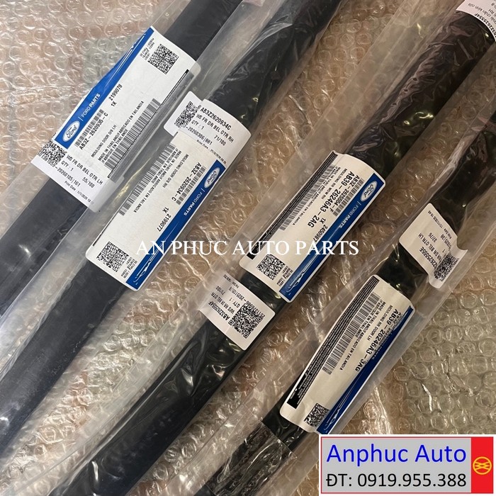 long-mi-nep-chan-kinh-ngoai-Ford-Focus-Ranger-AB39-26246A3-2AG.jpg